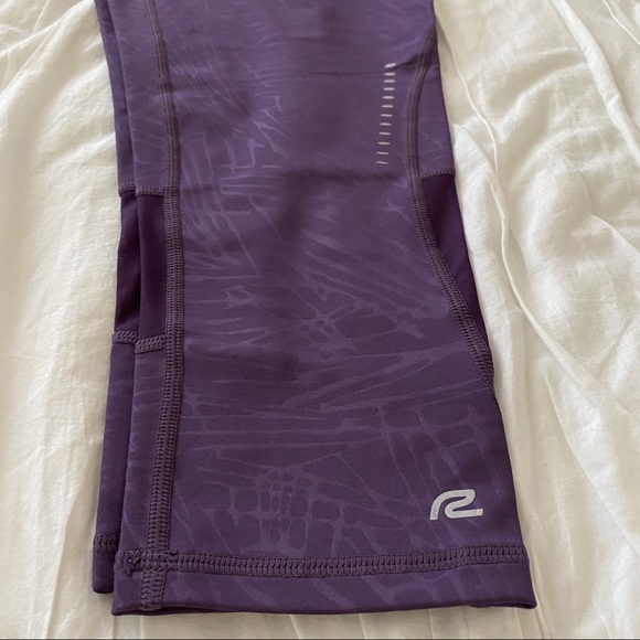 Workout Outfit - Tank & Capris - Picture 5 of 7